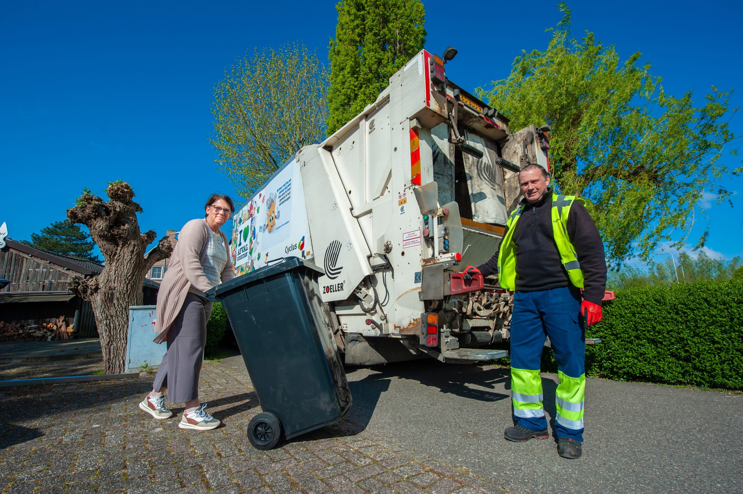 Afbeelding van inwoner en werknemer van Cyclus voor de vuilniswagen.